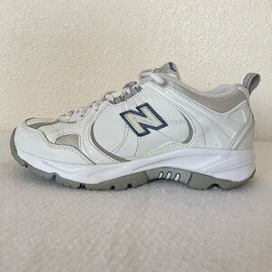 New Balance Women’s Shoes Size 8 | White, gray, and blue
